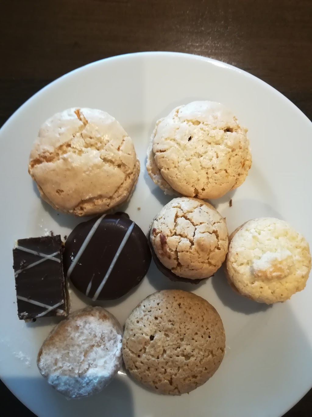 Lale Bakery Caffe | 3672-3674 Lake Shore Blvd W, Etobicoke, ON M8W 1N6, Canada | Phone: (416) 259-0801