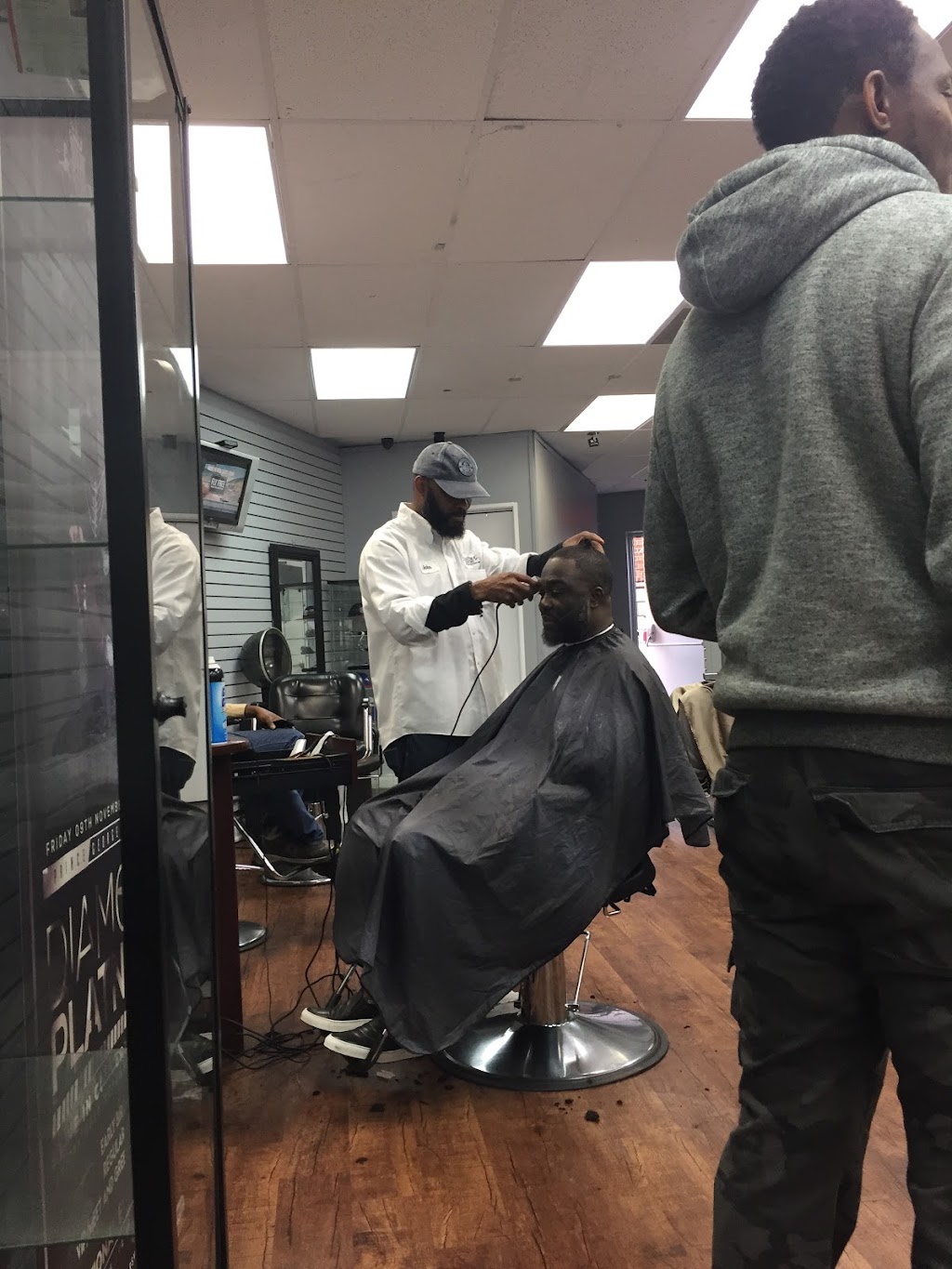 Blessings Hairport | 2103 Weston Rd, York, ON M9N 1X7, Canada | Phone: (416) 235-1666