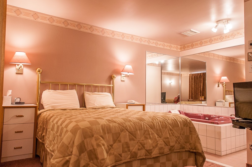 Motel St-Moritz | 1580 Rue Principale E, Sainte-Agathe-des-Monts, QC J8C 2V7, Canada | Phone: (819) 326-3444