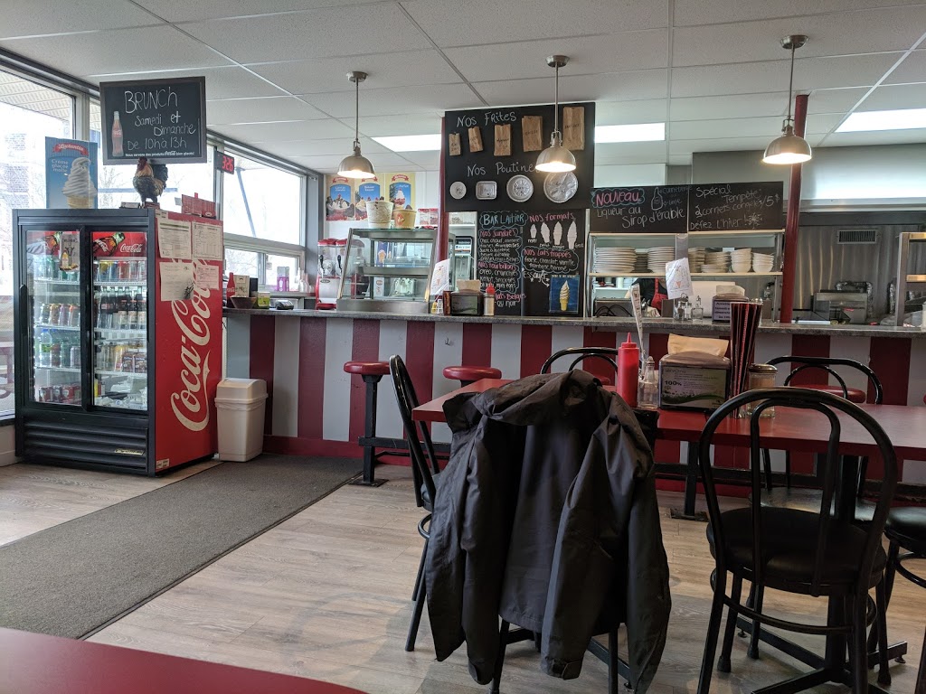 Resto-Cantine La B.A. | 6072 Rue Principale, Saint-Félix-de-Kingsey, QC J0B 2T0, Canada | Phone: (819) 848-1444