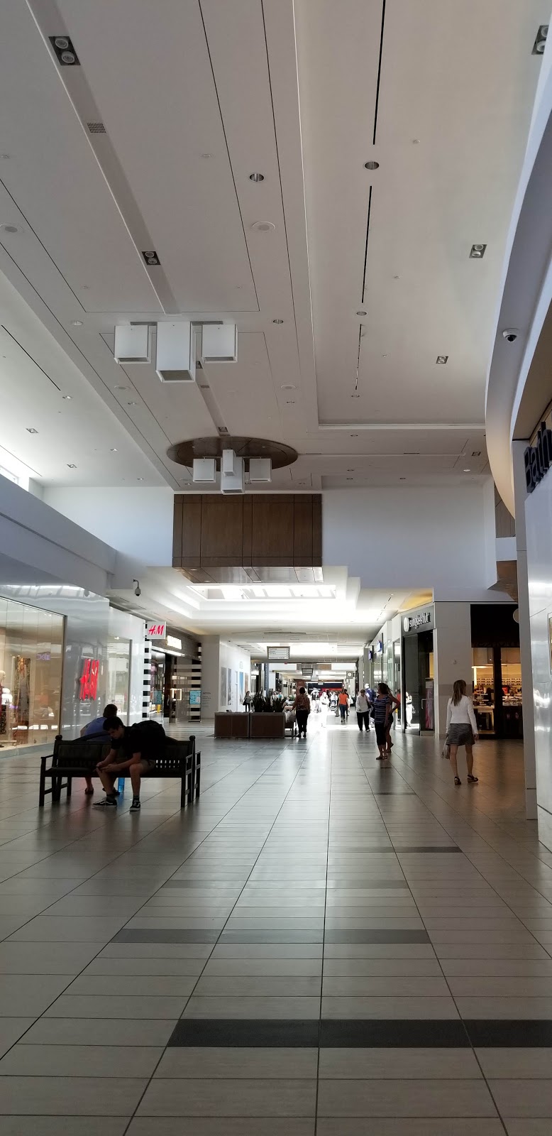 Hudsons Bay | 550 King St N, Waterloo, ON N2L 5W6, Canada | Phone: (519) 884-6990