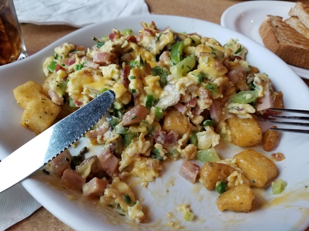 Humptys Restaurants | 503 AB-1, Strathmore, AB T1P 1C1, Canada | Phone: (403) 901-1155