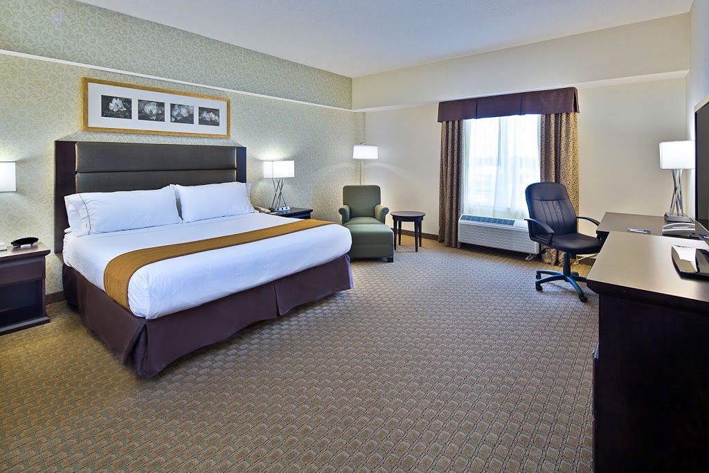 Holiday Inn Express Suites Ottawa Airport Lodging 2881 - 