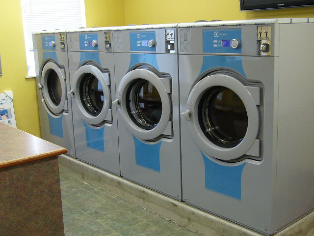Choice Coin Laundry | 178 Vaughan Rd, York, ON M6C 2M3, Canada | Phone: (416) 654-0888