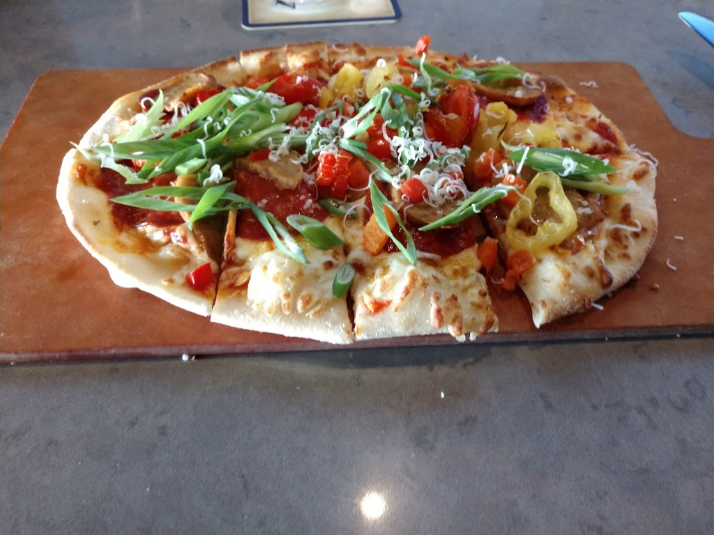 Boston Pizza | 5014 40 Ave, Innisfail, AB T4G 1Z1, Canada | Phone: (403) 227-0573