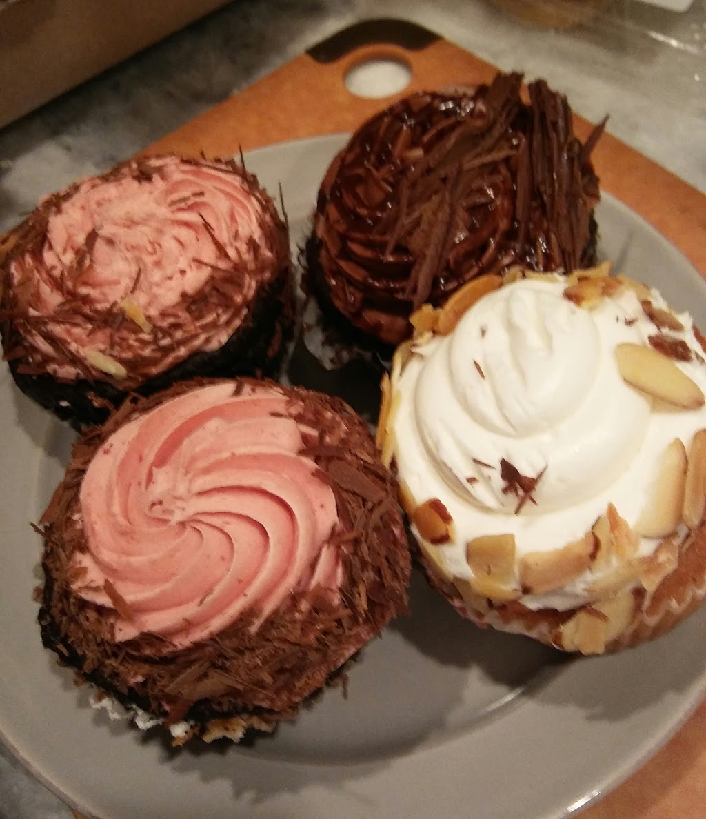 McDuffies Bakery | 9920 Main St, Clarence, NY 14031, USA | Phone: (716) 407-3046