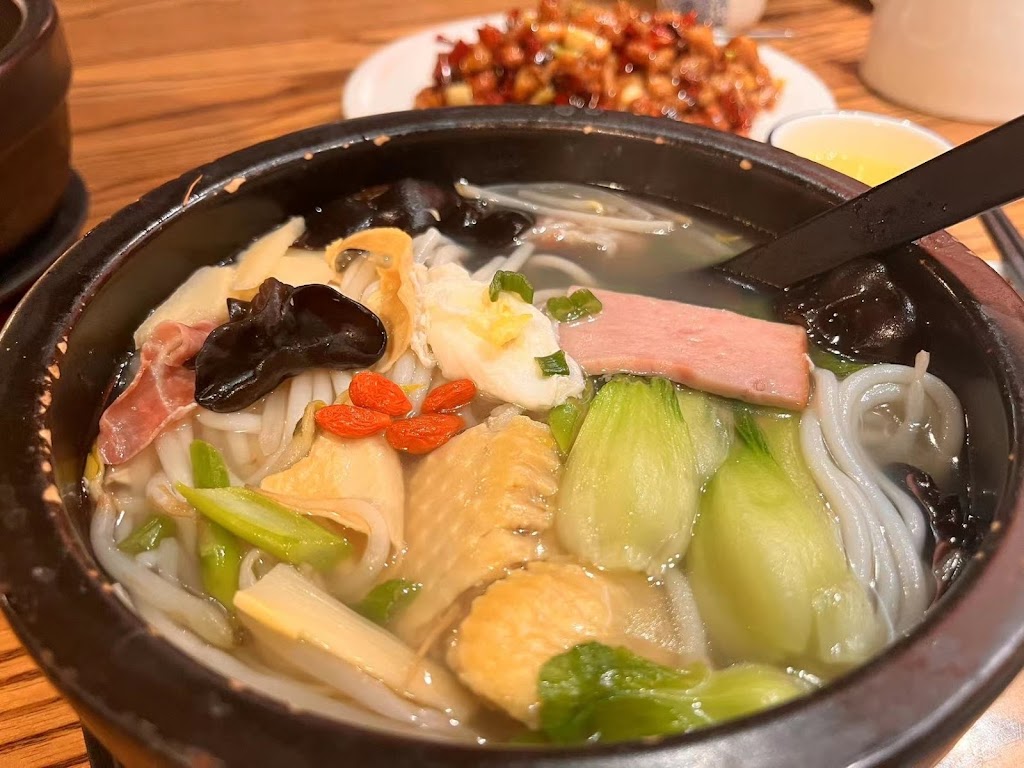 South Silk Road Chinese restaurant 云之南中餐馆爱城店 | 5552 Calgary Trail NW, Edmonton, AB T6H 4K1, Canada | Phone: (780) 760-2222