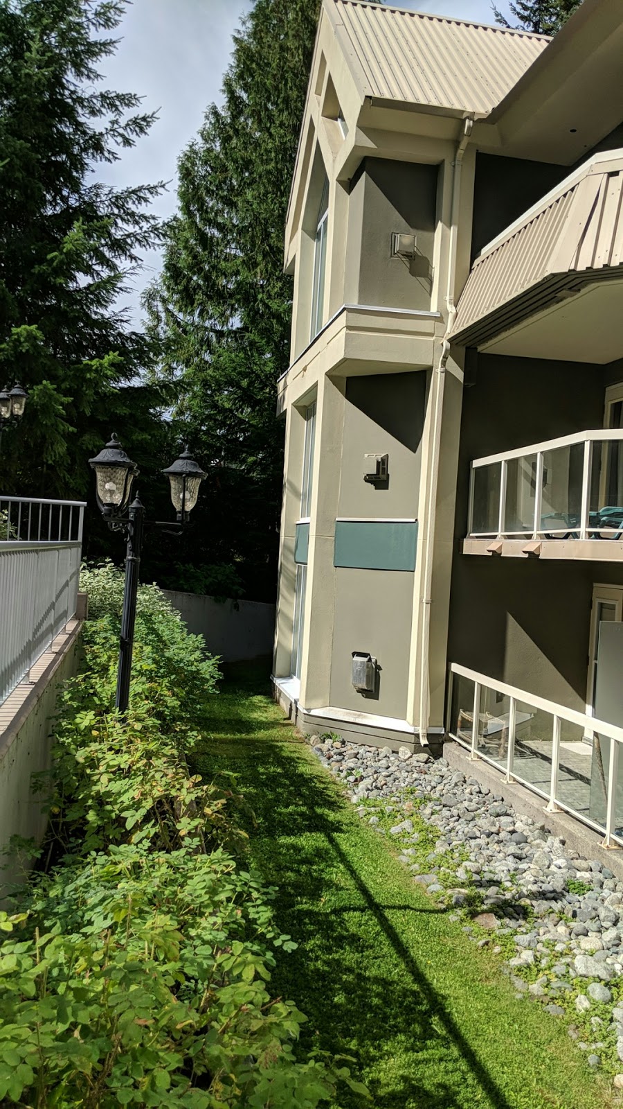 Woodrun Lodge - Whistler Premier | 4910 Spearhead Pl, Whistler, BC V0N 1B4, Canada | Phone: (888) 621-1177