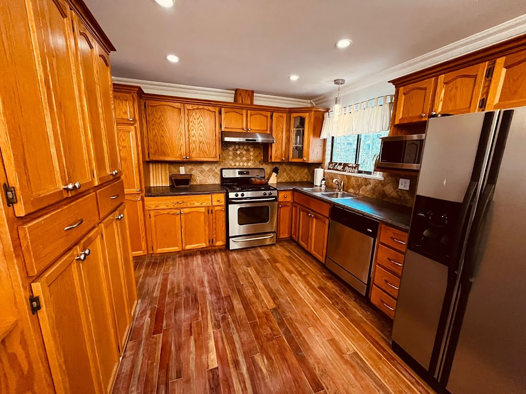 Airbnb Vancouver | 35244 McKee Rd, Abbotsford, BC V2S 6K6, Canada | Phone: (587) 576-5549