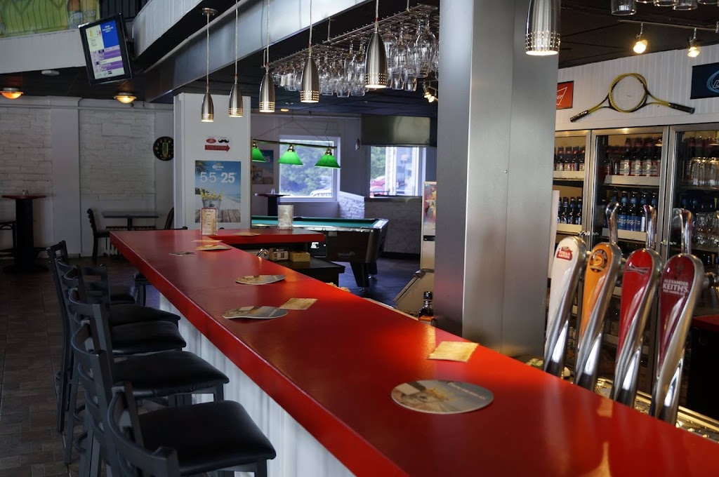 Restaurant LOuragan Resto-Pub 2015 | 1055 Bd du Sacré Coeur, Saint-Félicien, QC G8K 1P7, Canada | Phone: (418) 613-1105