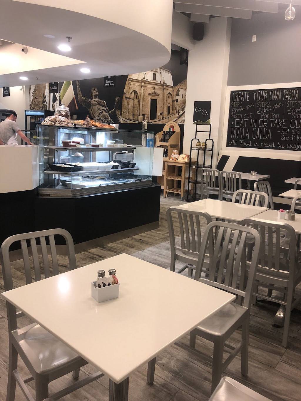 Pietro’s corner | 106 Preston St, Ottawa, ON K1R 7P2, Canada | Phone: (613) 695-7601