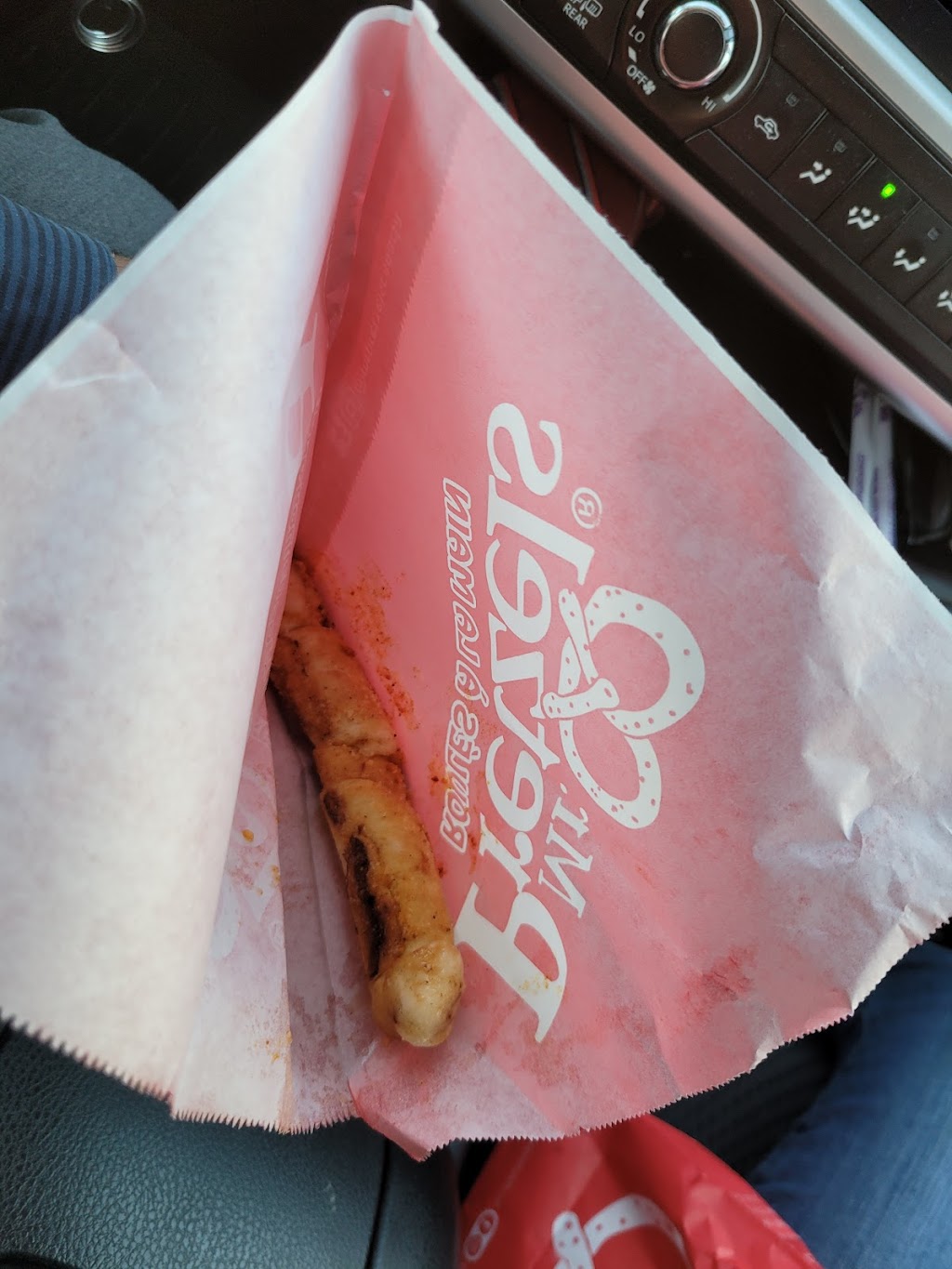 Mr. Pretzels Sunridge | 2525 36 St NE, Calgary, AB T1Y 5T4, Canada | Phone: (403) 798-9492