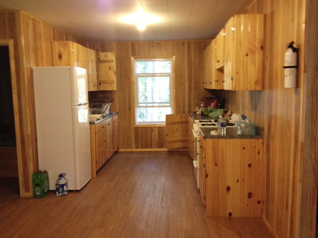 Holden Lake Lodge | 121 Chem. du Soleil, Rapides-des-Joachims, QC J0X 3M0, Canada | Phone: (613) 602-2297