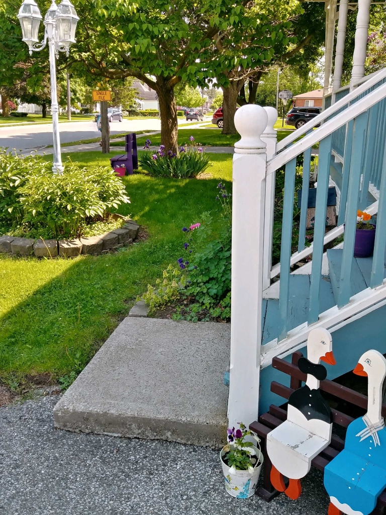 Kaleidoscope Cottage | 204 Balaclava St, St Thomas, ON N5P 3E3, Canada | Phone: (519) 207-4777