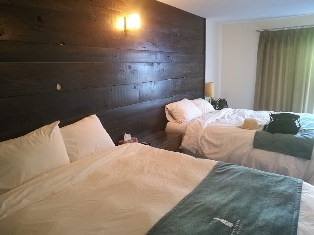 Pine Lodge Muskoka | 484 Muskoka Road 10, Port Sydney, ON P0B 1L0, Canada | Phone: (705) 385-2271