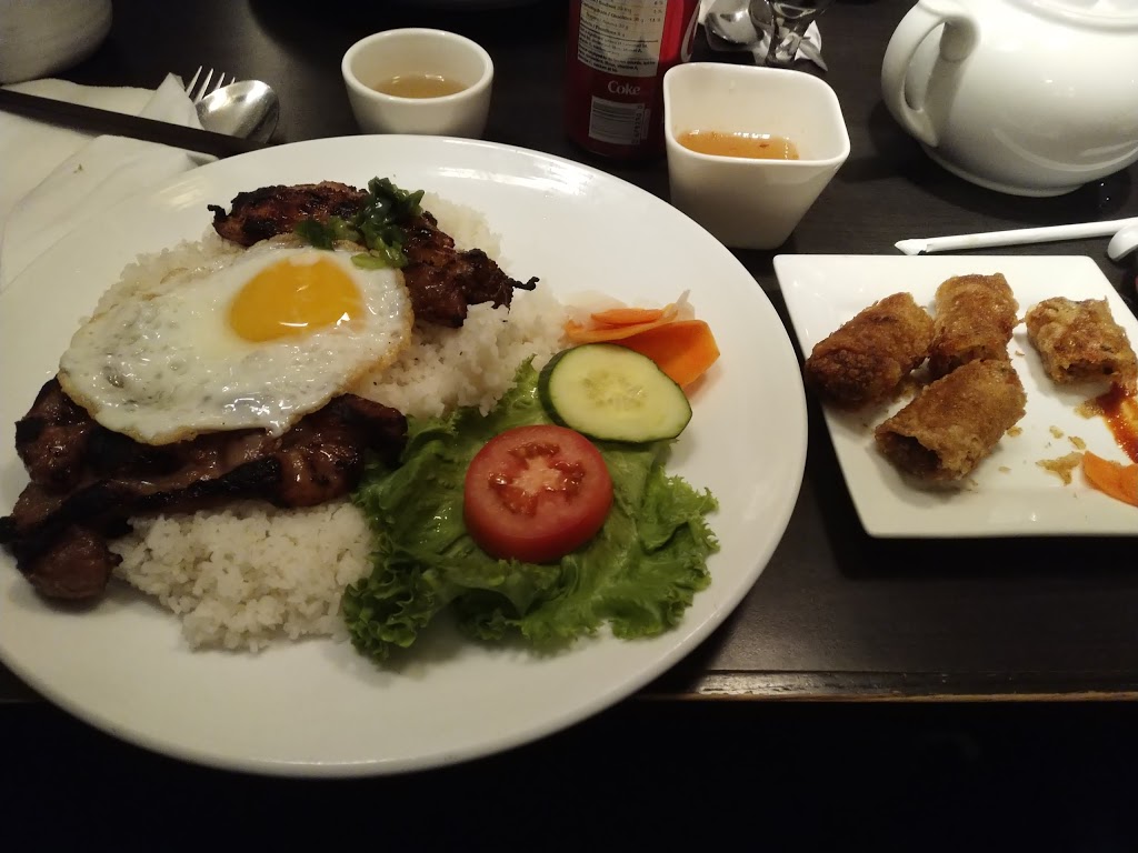 Pho Phuong Vietnamese Restaurant | 1603 Dundas St W, Toronto, ON M6K 1T9, Canada | Phone: (416) 536-3030