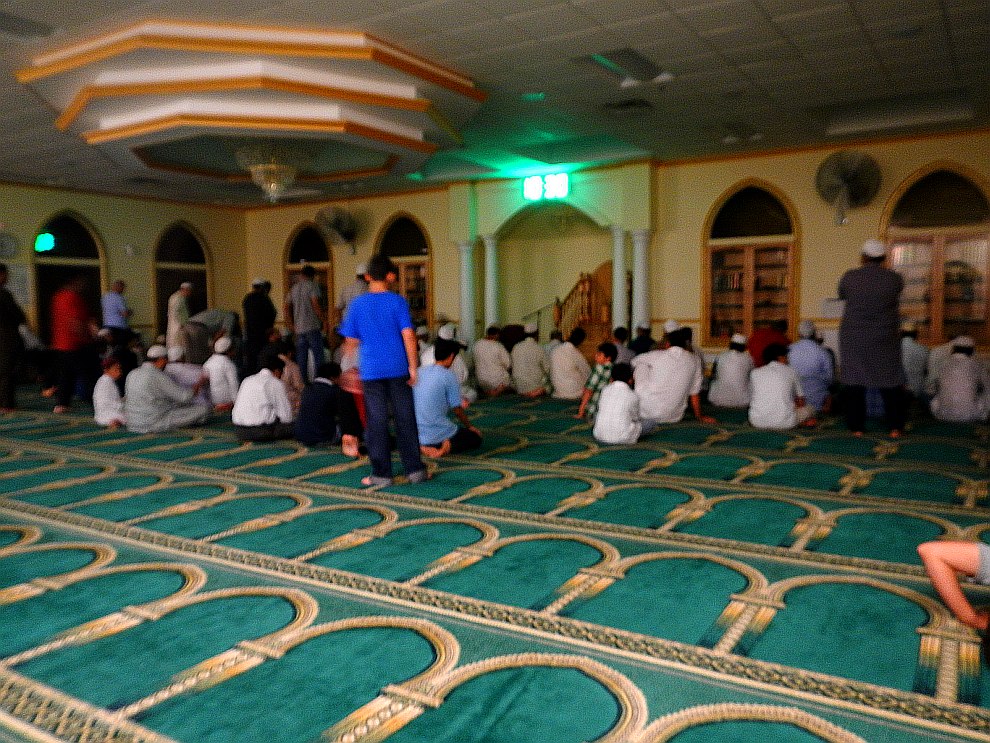 Masjid Huzaifah | 18 Progress Ave, Scarborough, ON M1P 2Y4, Canada | Phone: (416) 292-0015