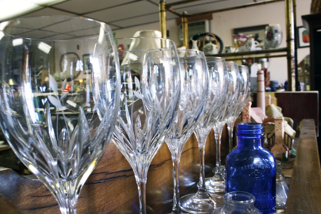 Shade Tree Furniture & Antiques | 6 S Main St, Angola, NY 14006, USA | Phone: (716) 534-3126