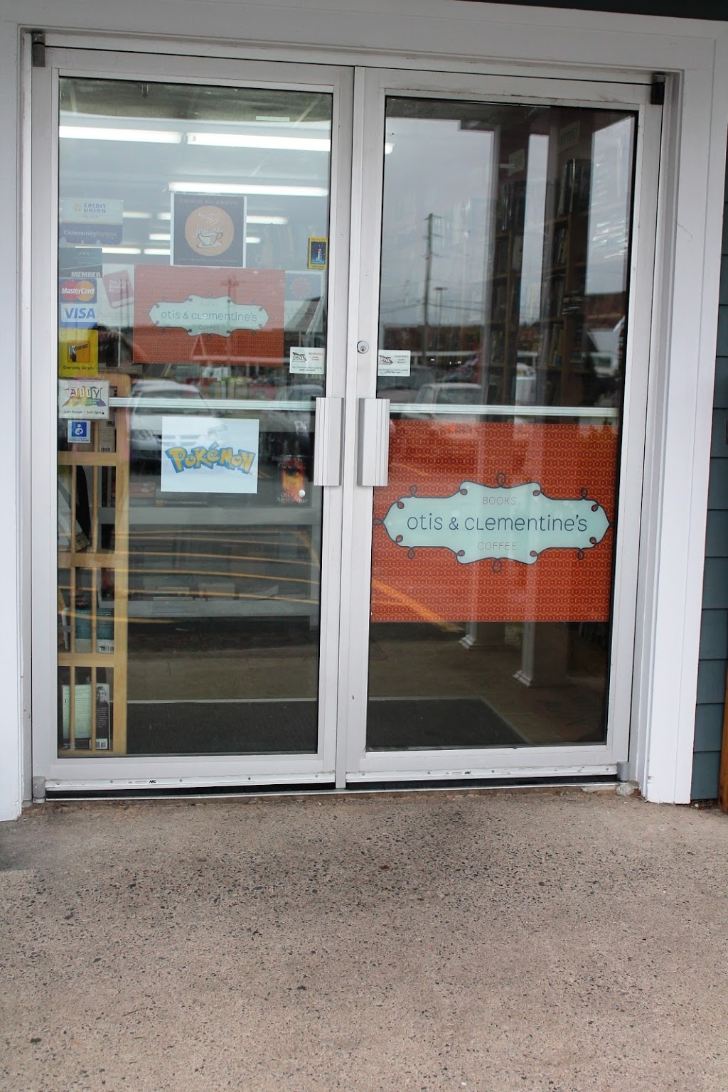 otis & clementine’s books, coffee, SPANISH! | 5209 St Margarets Bay Rd, Upper Tantallon, NS B3Z 1E3, Canada | Phone: (902) 826-1823