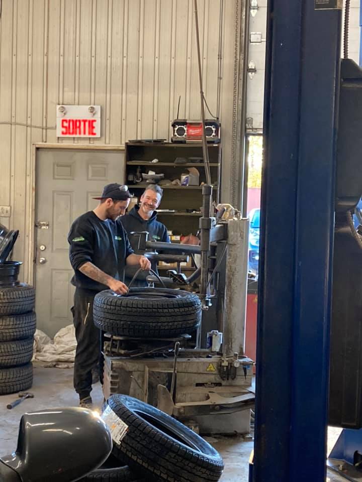 Auto Laminar | 140 Av. Loyola-Schmidt, Vaudreuil-Dorion, QC J7V 8P2, Canada | Phone: (450) 424-5100