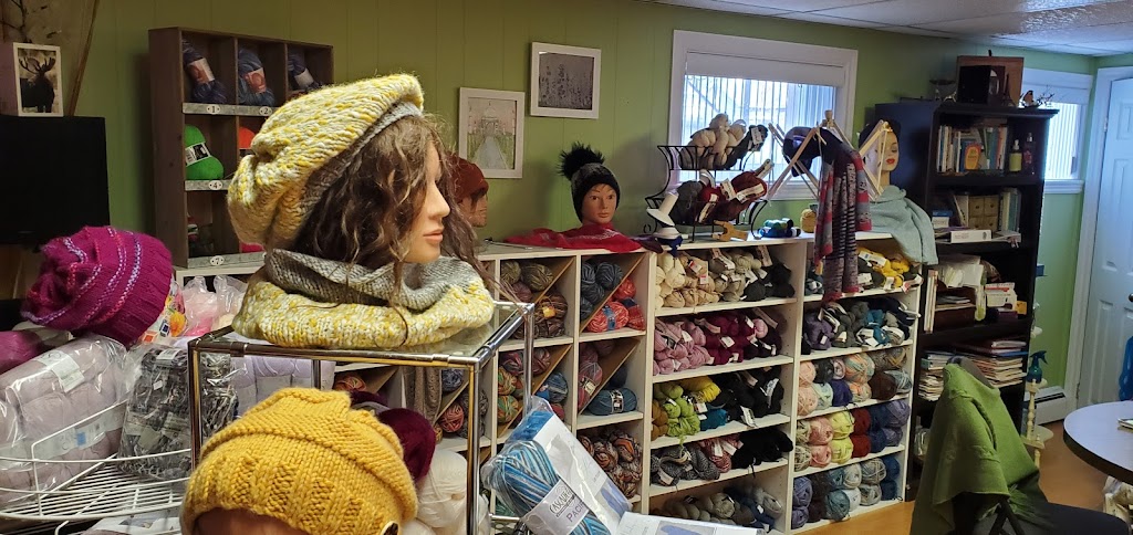Les Berceuses De Laine | 195 Rue Saint-Denis, Beaupré, QC G0A 1E0, Canada | Phone: (418) 263-8032