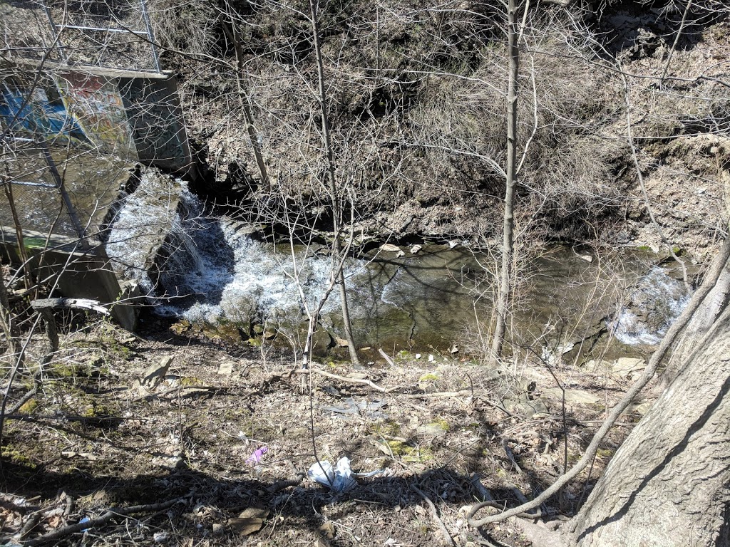 Glendale Falls Entance | Kingsview Dr, Stoney Creek, ON L8J 3X5, Canada