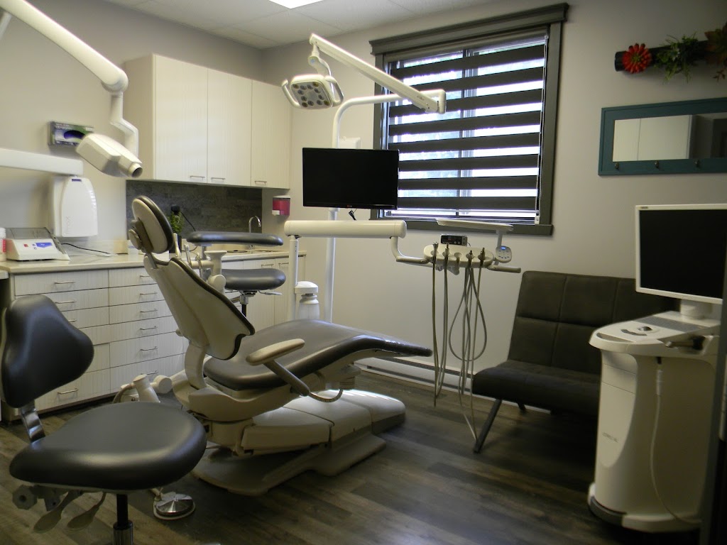 Clinique Dentaire Mont-Tremblant | 701 Rue Labelle Bureau 1, Mont-Tremblant, QC J8E 3H2, Canada | Phone: (819) 425-3716