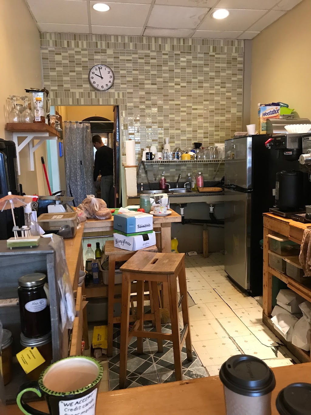 The Big Guys Little Coffee Shop | 2861 Lake Shore Blvd W, Etobicoke, ON M8V 1H8, Canada | Phone: (647) 297-7416
