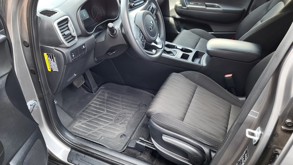 Dans le driveway | 2240 Rue des Bazars, Saint-Hyacinthe, QC J2T 4P2, Canada | Phone: (450) 230-4958