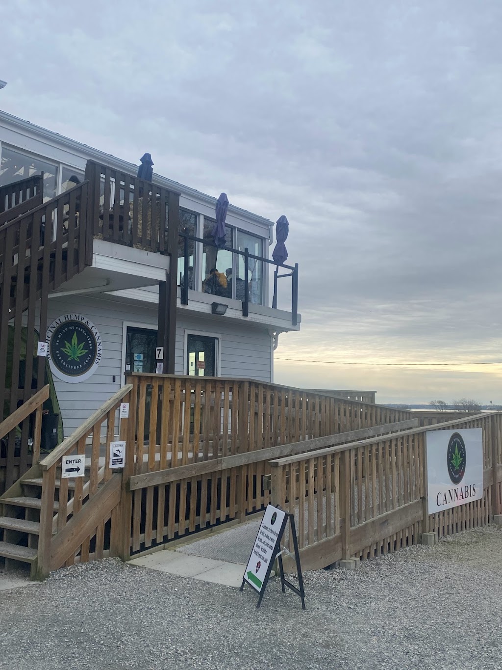 Semiahmoo Canna Store | 15782 Marine Dr #7, White Rock, BC V4B 1E6, Canada | Phone: (778) 537-1110