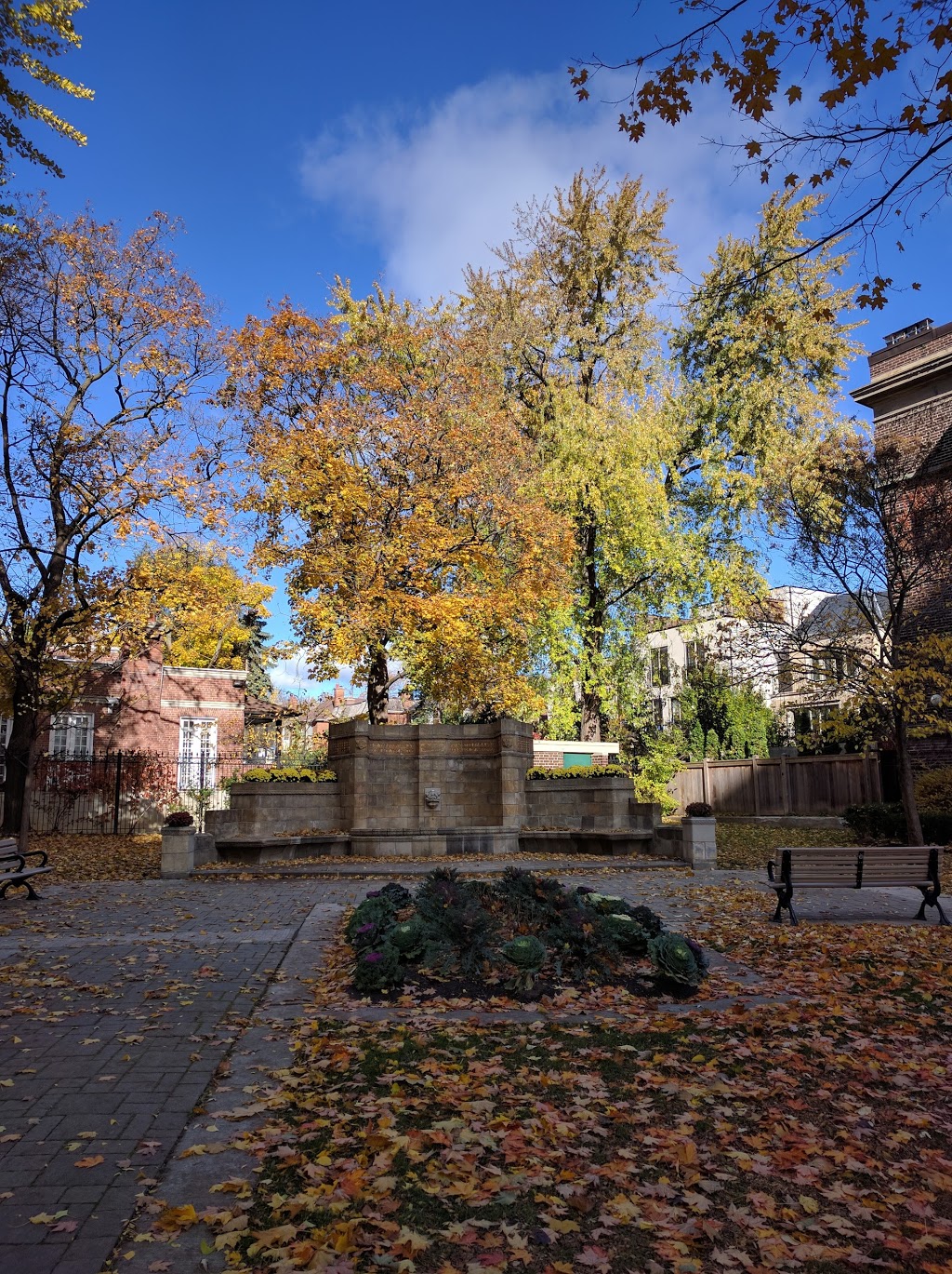 Amsterdam Square | 525 Avenue Rd, Toronto, ON M4V 2J7, Canada | Phone: (416) 338-4386