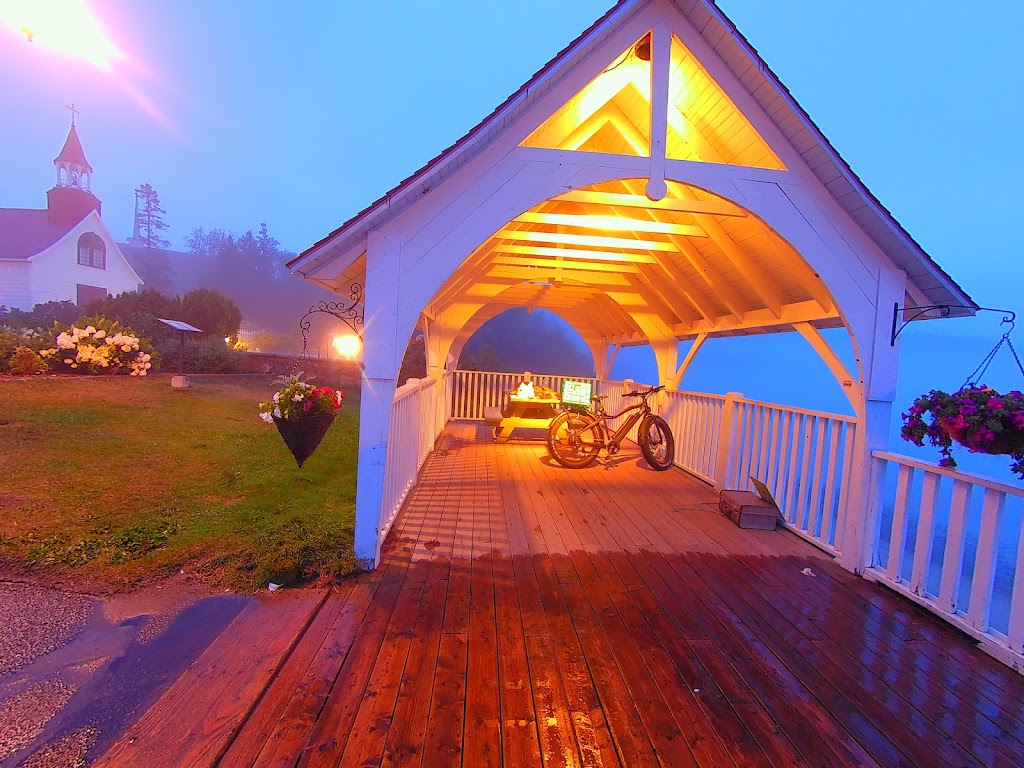 Chapelle de Tadoussac | 169 Rue du Bord de lEau, Tadoussac, QC G0T 2A0, Canada | Phone: (418) 235-4324
