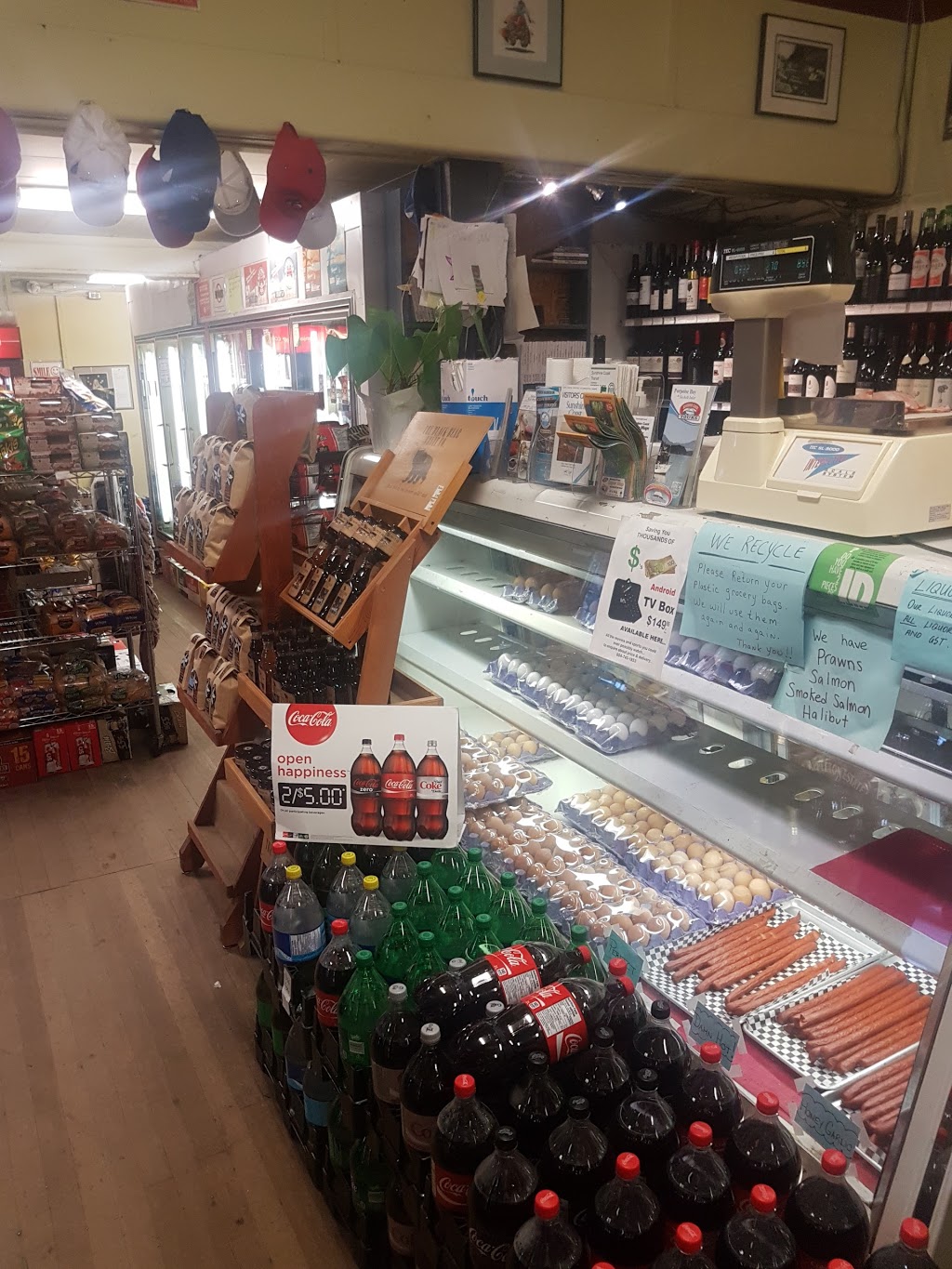 Halfmoon Bay General Store | 5642 Mintie Rd, Halfmoon Bay, BC V0N 1Y2, Canada | Phone: (604) 885-8555