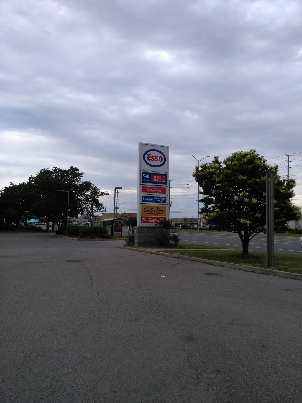 Esso | 5014 Dixie Rd, Mississauga, ON L4W 1C9, Canada | Phone: (905) 212-9417