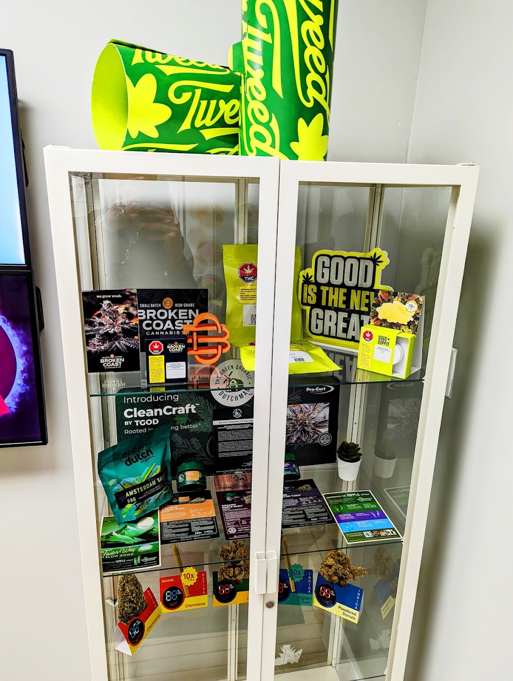 CANNABIS XPRESS | 8 Main St W, Beeton, ON L0G 1A0, Canada | Phone: (647) 547-2890