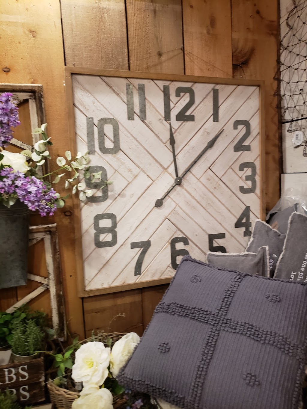 Tattered Tulip | 4090 Lake Ave, Lockport, NY 14094, USA | Phone: (716) 438-5257