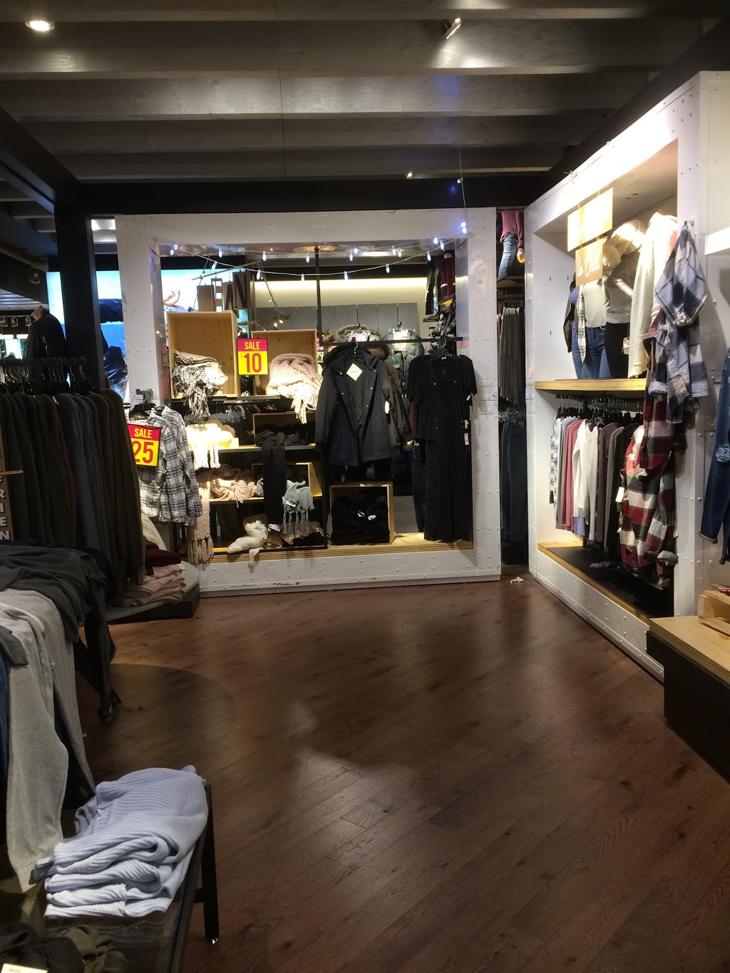 Garage | 300 Borough Dr #9, Scarborough, ON M1P 4P5, Canada | Phone: (416) 290-6321