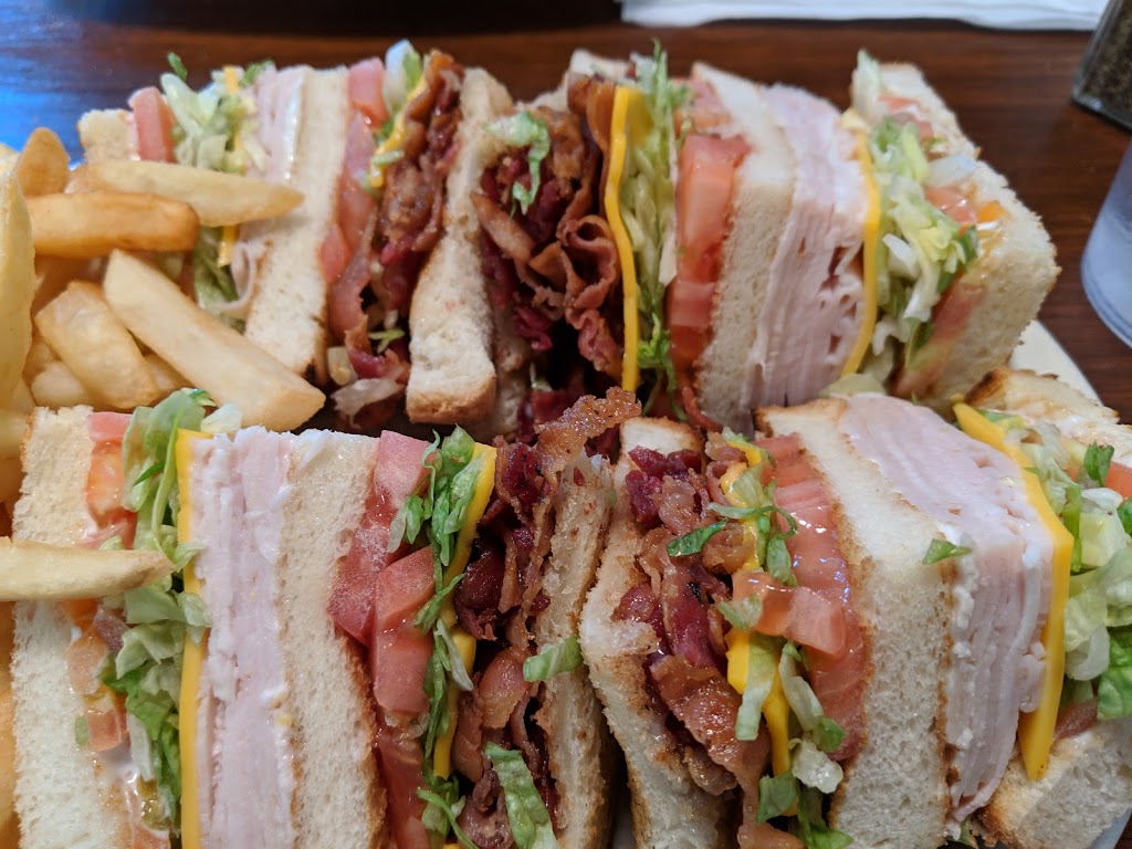 Country Cottage | 4072 Beach Ridge Rd, North Tonawanda, NY 14120, USA | Phone: (716) 693-4911