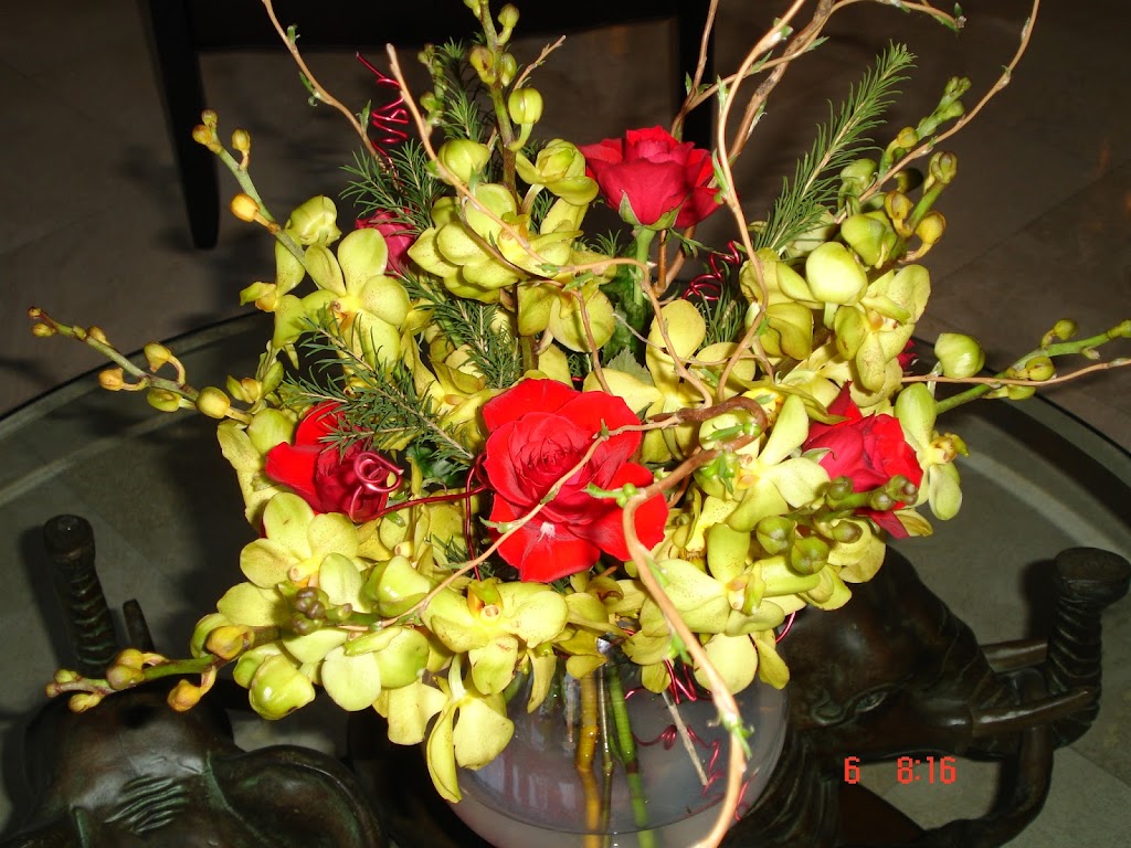 Euro Flowers Mississauga | 119 Lakeshore Rd W UNIT #104, Mississauga, ON L5H 1E9, Canada | Phone: (905) 891-1589