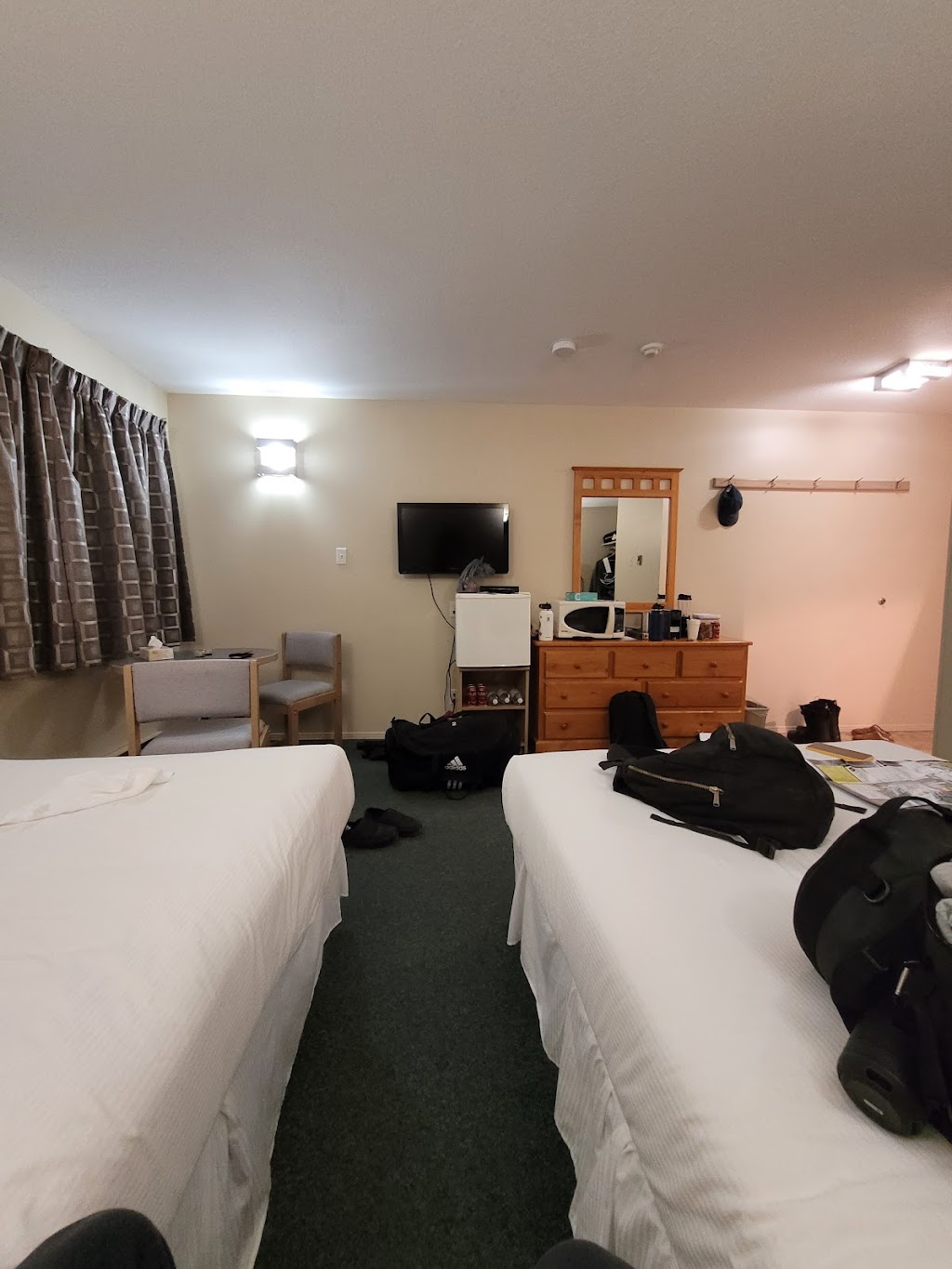 Fernie Slopeside Lodge | 5368-B Fernie Ski Hill Rd, Fernie, BC V0B 1M6, Canada | Phone: (250) 423-2423