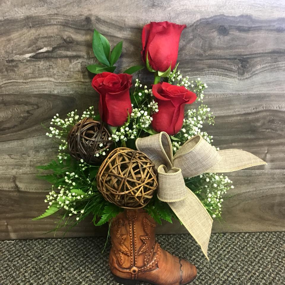 Valley Rose Flower Shop | 56 Commercial St, Middleton, NS B0S 1P0, Canada | Phone: (902) 825-3331
