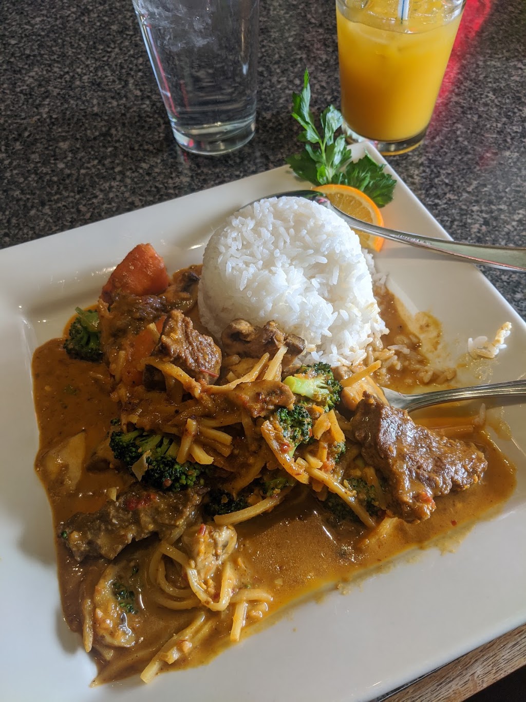 Mekong River Restaurant Vietnamese Cuisine | 625 Island Hwy E, Parksville, BC V9P 1T5, Canada | Phone: (250) 586-8000