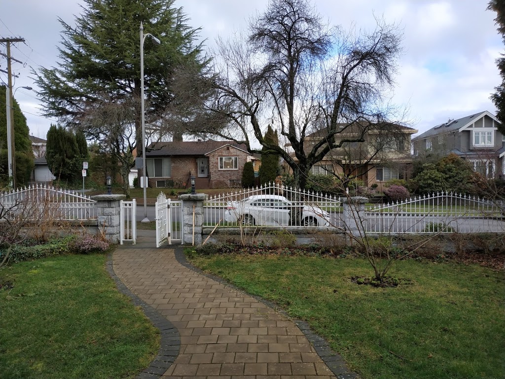 oakridge mall station house | 460 W 45th Ave, Vancouver, BC V5Y 2W6, Canada | Phone: (604) 715-0859
