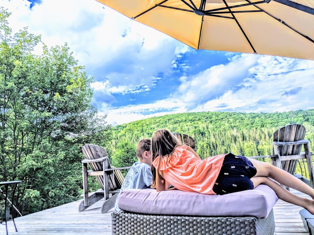 La Maison de Charlèna | 475 Chemin Beaupré, Val-des-Lacs, QC J0T 2P0, Canada | Phone: (819) 321-0688