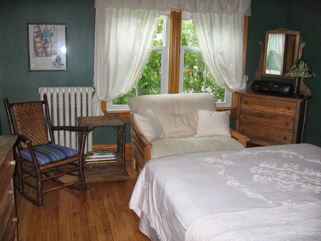 Maison Campbell | 68 Rue Bellevue, Magog, QC J1X 3H2, Canada | Phone: (819) 843-9000