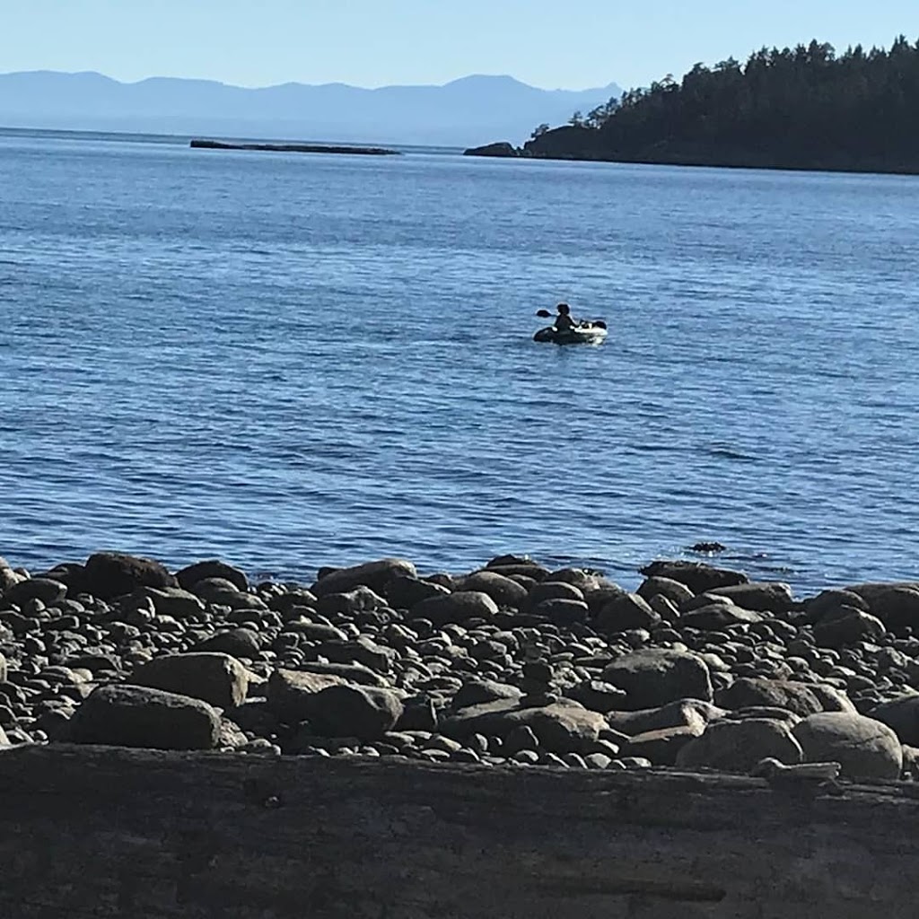 Absolute Heaven Oceanfront Suites | 6471 Sunshine Coast Hwy, Sechelt, BC V0N 3A7, Canada | Phone: (604) 740-4261