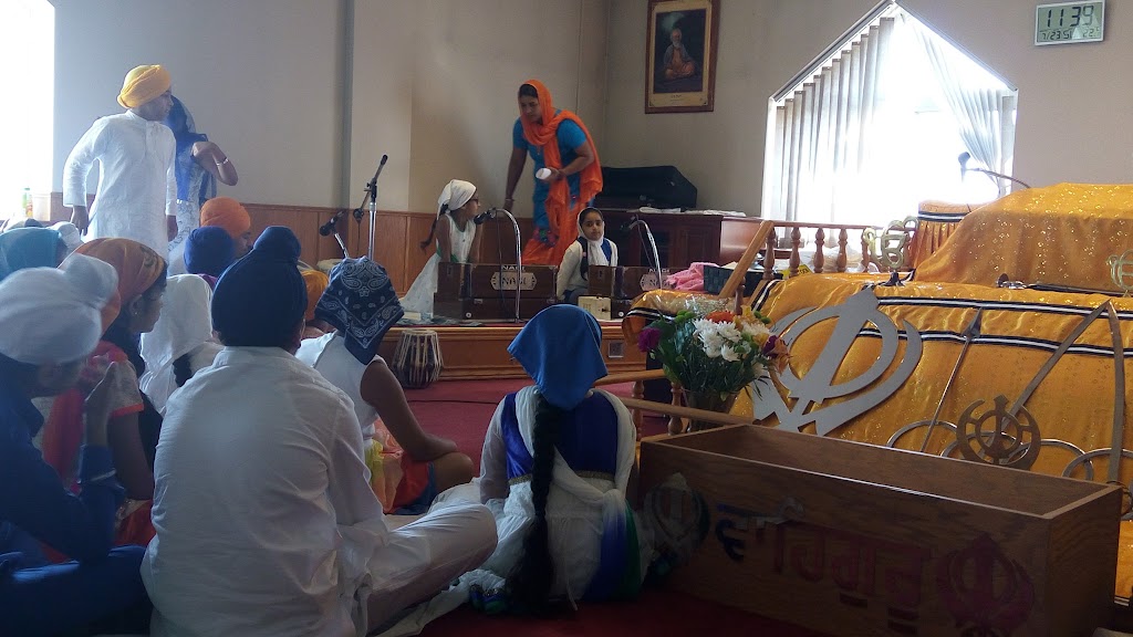 Ramgarhia Association Of Manitoba Inc | 566 Archibald St, Winnipeg, MB R2J 0X4, Canada | Phone: (204) 237-7788
