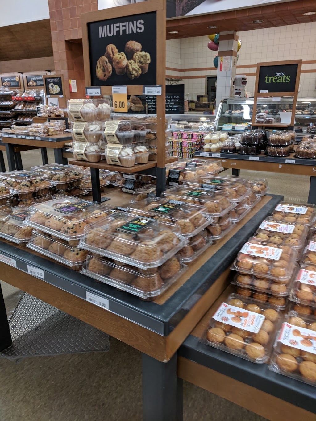 Loblaws | 10909 Yonge St, Richmond Hill, ON L4C 3E3, Canada | Phone: (905) 737-1222