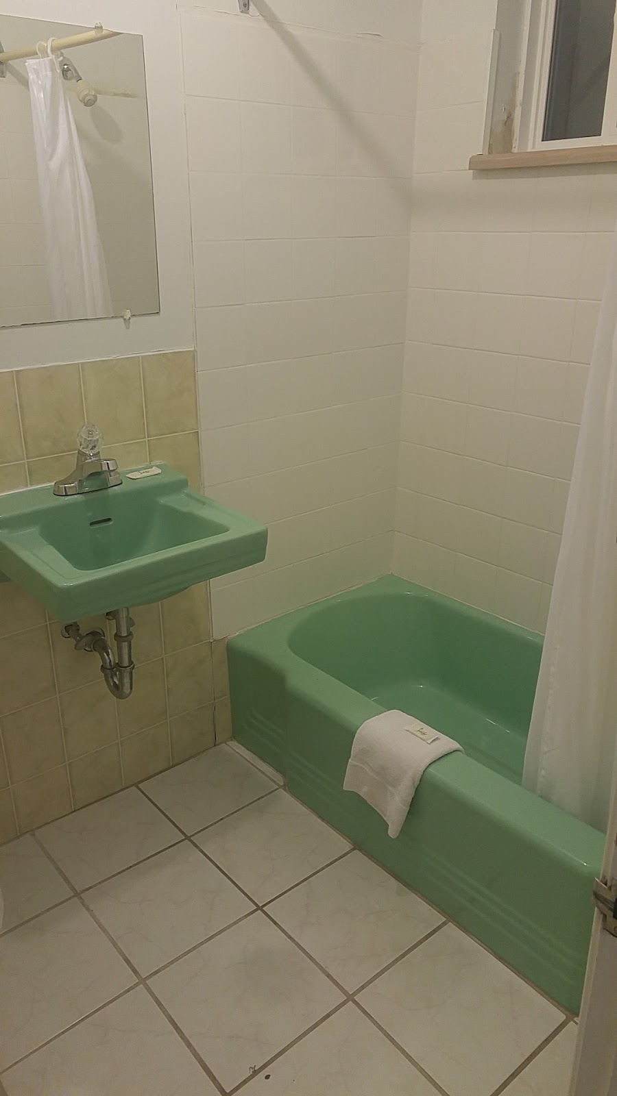 Pleasant Manor Motel | 9656 Beachwood Rd, Collingwood, ON L9Y 3Z7, Canada | Phone: (705) 445-4480
