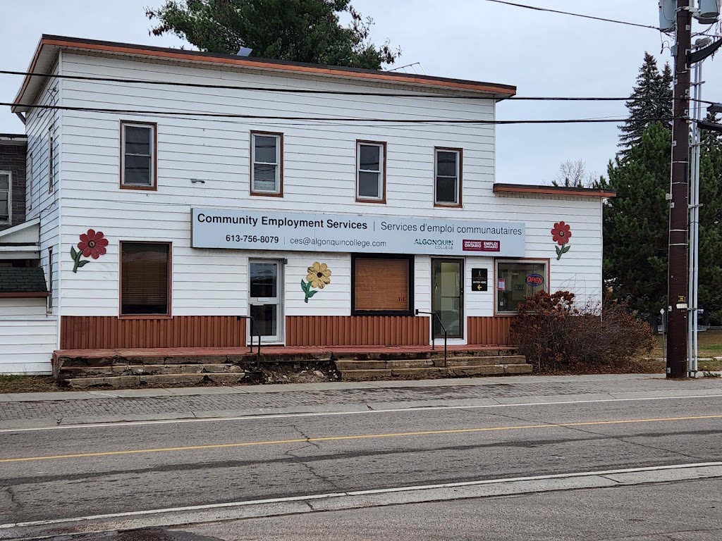 Black & Gold Barbershop | 19538 Opeongo Line, Barrys Bay, ON K0J 1B0, Canada | Phone: (306) 515-4111
